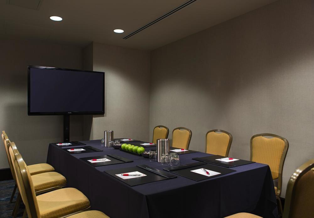 Hotel Marriott At Metro Center 4*