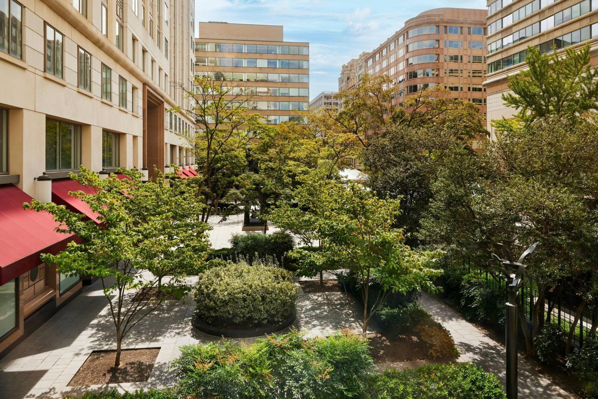 Marriott At Metro Center 4*