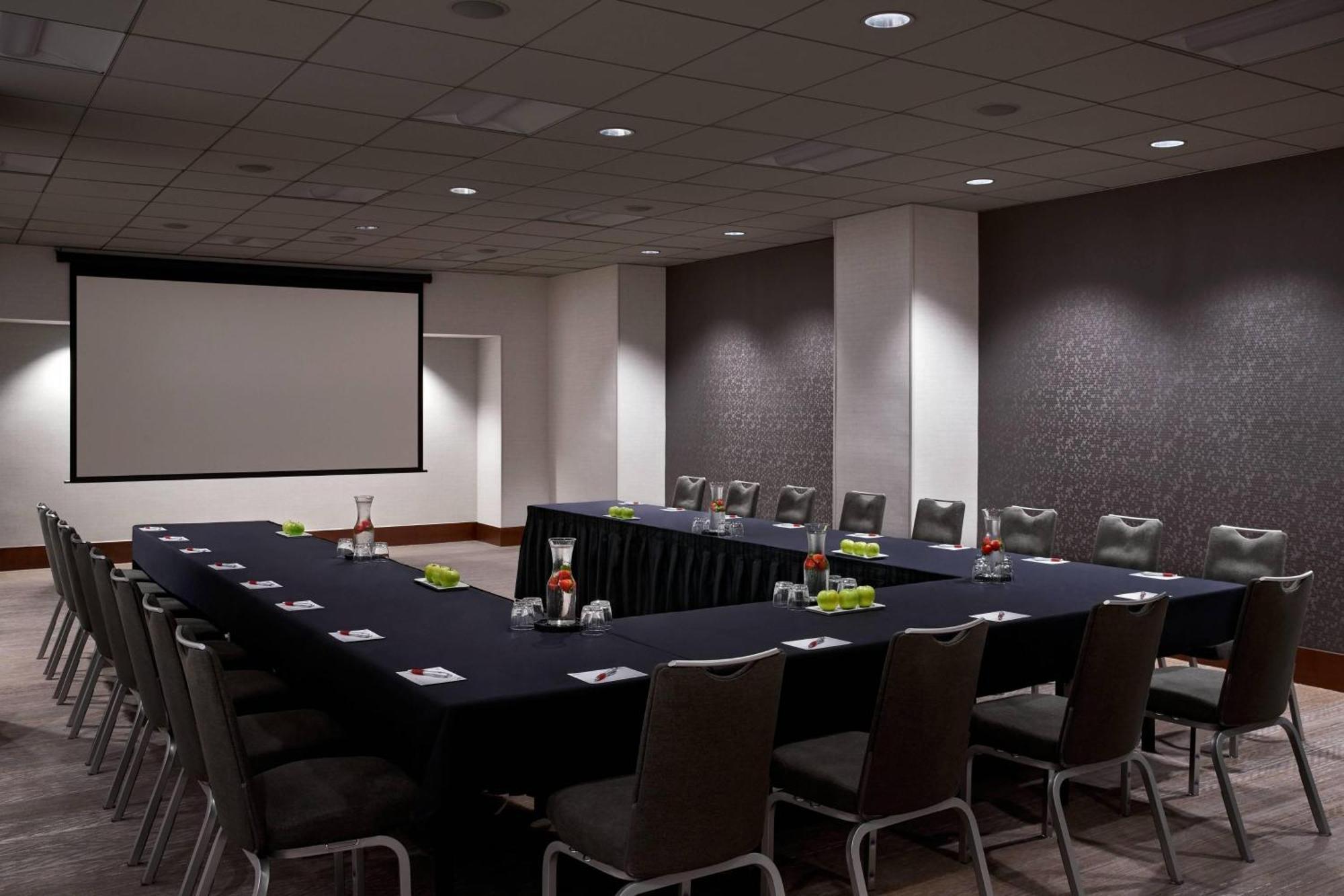 Hotel Marriott At Metro Center 4*
