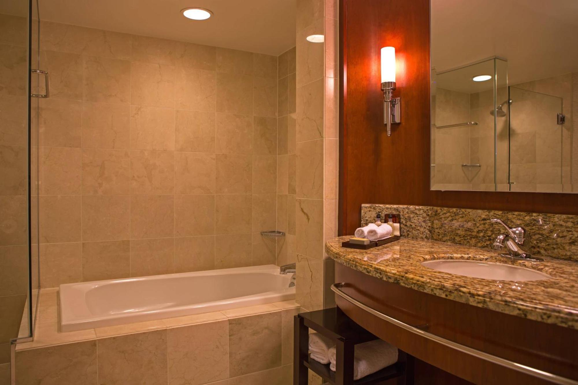 Hotel Marriott At Metro Center 4*