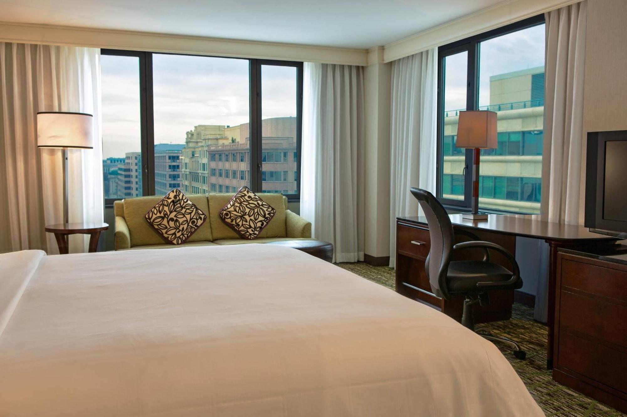 Marriott At Metro Center 4*