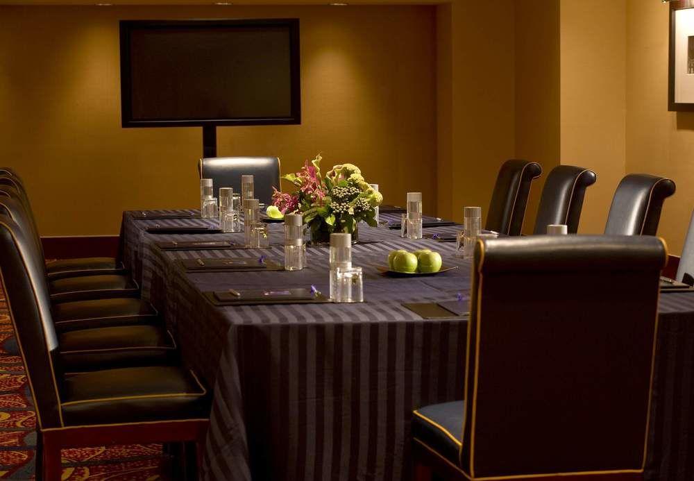 Hotel Marriott At Metro Center 4*